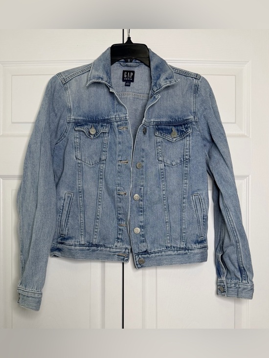 GAP Jackets & Blazers - Gap Woman’s Icon Denim Jacket Blue in a light wash finish Size XS